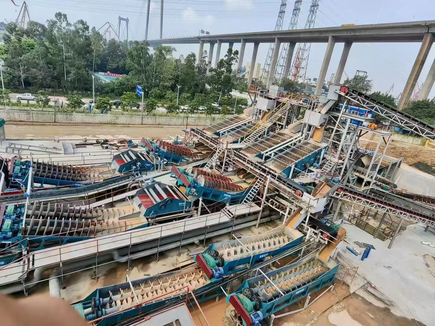 Screening and washing production line